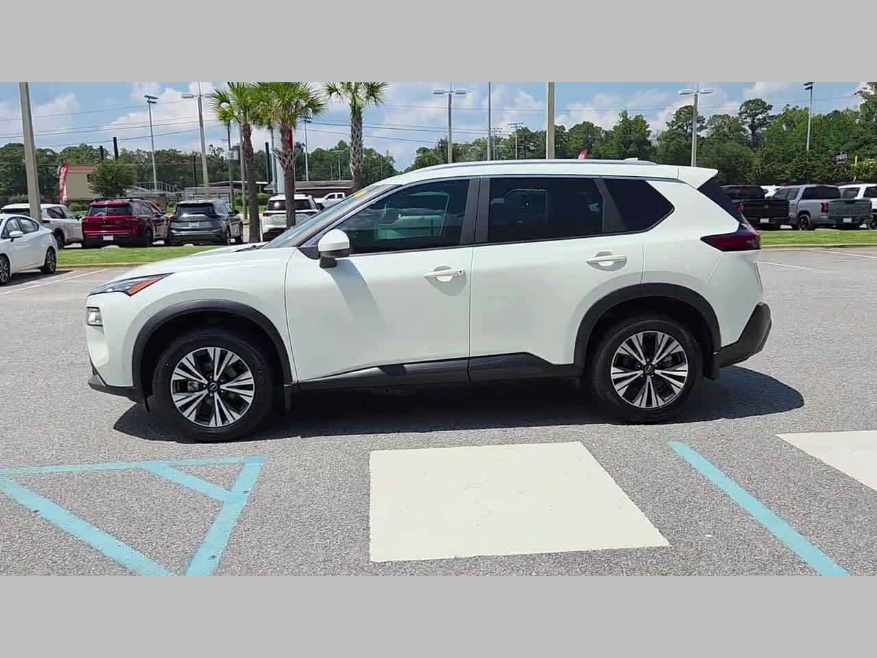 Used 2023 Nissan Rogue SV w/ SV Premium B Package FWD image 10