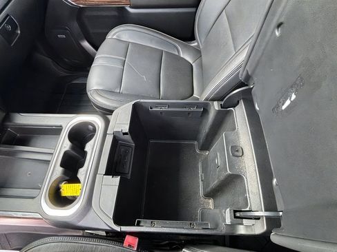 Used 2019 Chevrolet Silverado 1500 High Country w/ Technology Package AWD/4WD image 16