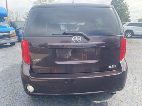Used 2010 Scion xB FWD image 5