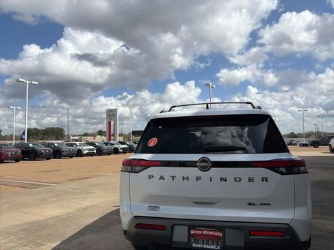 New 2026 Nissan Pathfinder SL image 3