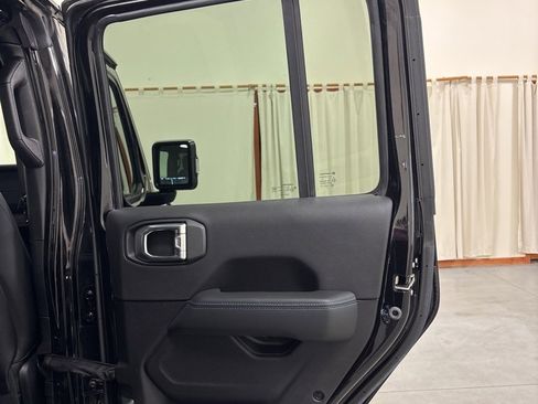 Used 2024 Jeep Wrangler High Altitude image 40