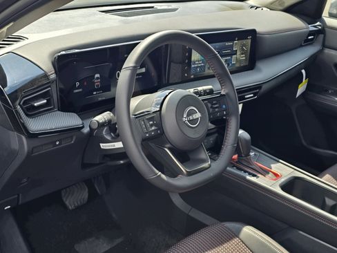 Used 2025 Nissan Kicks SR AWD/4WD image 35