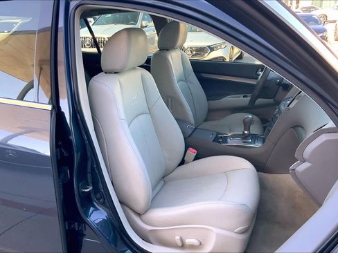 Used 2012 INFINITI G37 Journey w/ Premium Pkg image 8