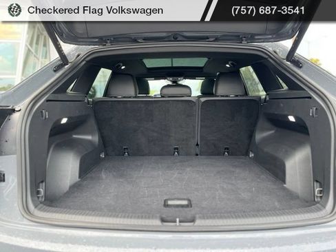 Used 2025 Volkswagen Atlas Cross Sport SEL AWD/4WD image 33