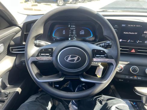 Used 2025 Hyundai Elantra SE image 16