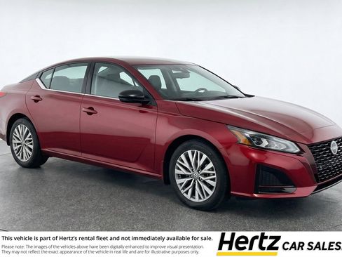 Used 2025 Nissan Altima 2.5 SV FWD image 1