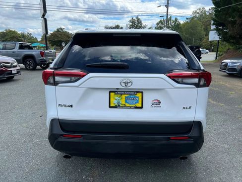 Used 2020 Toyota RAV4 XLE Premium image 5