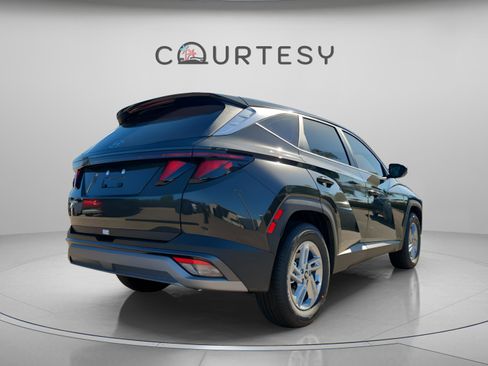 New 2026 Hyundai Tucson SE image 3