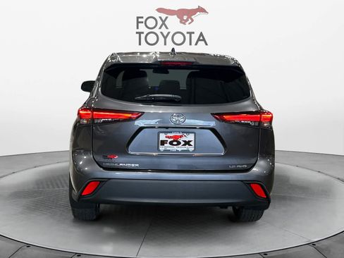 Used 2023 Toyota Highlander LE AWD/4WD image 5