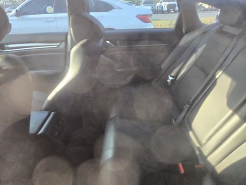 Used 2018 Honda Accord Sport image 4