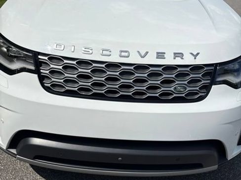 Used 2025 Land Rover Discovery S AWD/4WD image 10