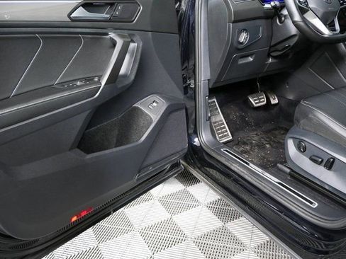 Used 2022 Volkswagen Tiguan SE R-Line FWD image 7