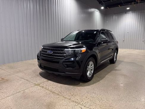 Used 2024 Ford Explorer XLT AWD/4WD image 1