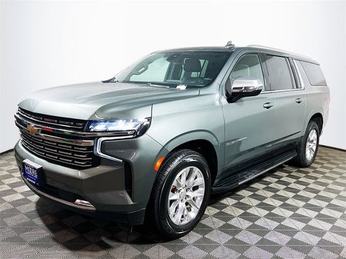 Used 2023 Chevrolet Suburban Premier image 4