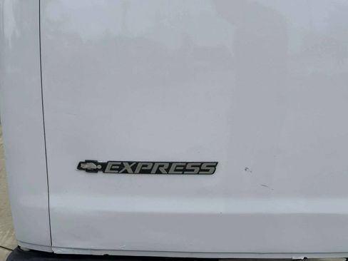Used 2014 Chevrolet Express 2500 RWD image 36