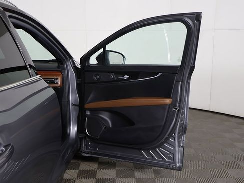 Used 2021 Lincoln Nautilus Reserve w/ Monochromatic Package image 23