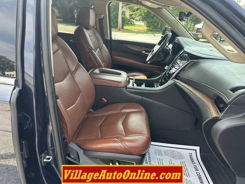 Used 2020 Cadillac Escalade ESV Premium Luxury AWD/4WD image 48