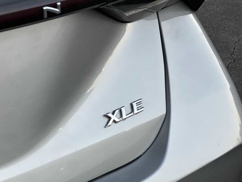 Used 2022 Toyota Avalon XLE image 30