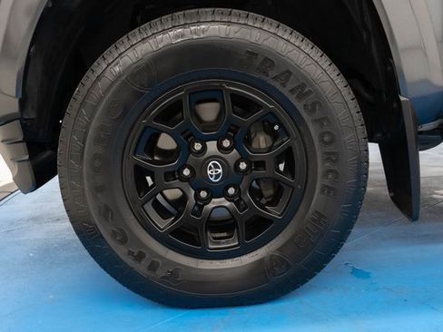 Used 2022 Toyota Tacoma SR5 w/ Technology Package image 2