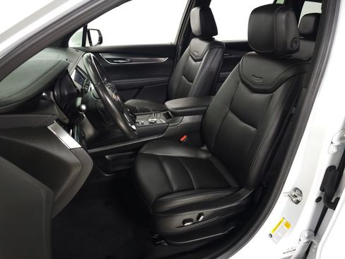 Certified 2024 Cadillac XT6 Luxury AWD/4WD image 17