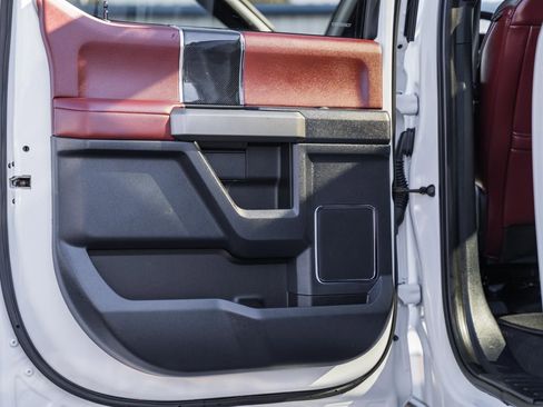 Certified 2022 Ford F450 Platinum w/ FX4 Off-Road Package image 46