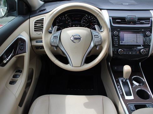 Used 2015 Nissan Altima 3.5 SL FWD image 2