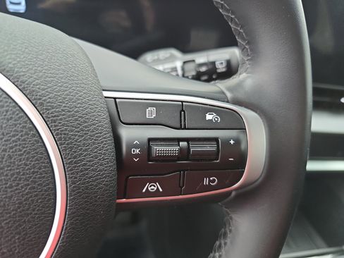 Used 2024 Kia Sportage EX image 17