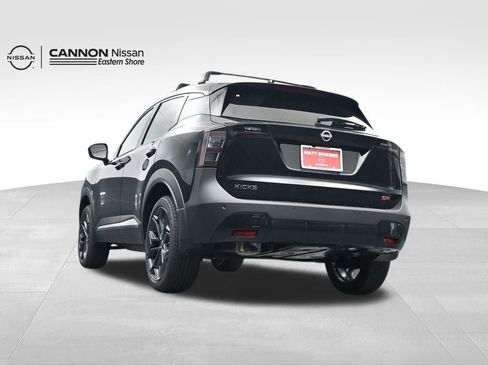 New 2025 Nissan Kicks SR FWD image 18