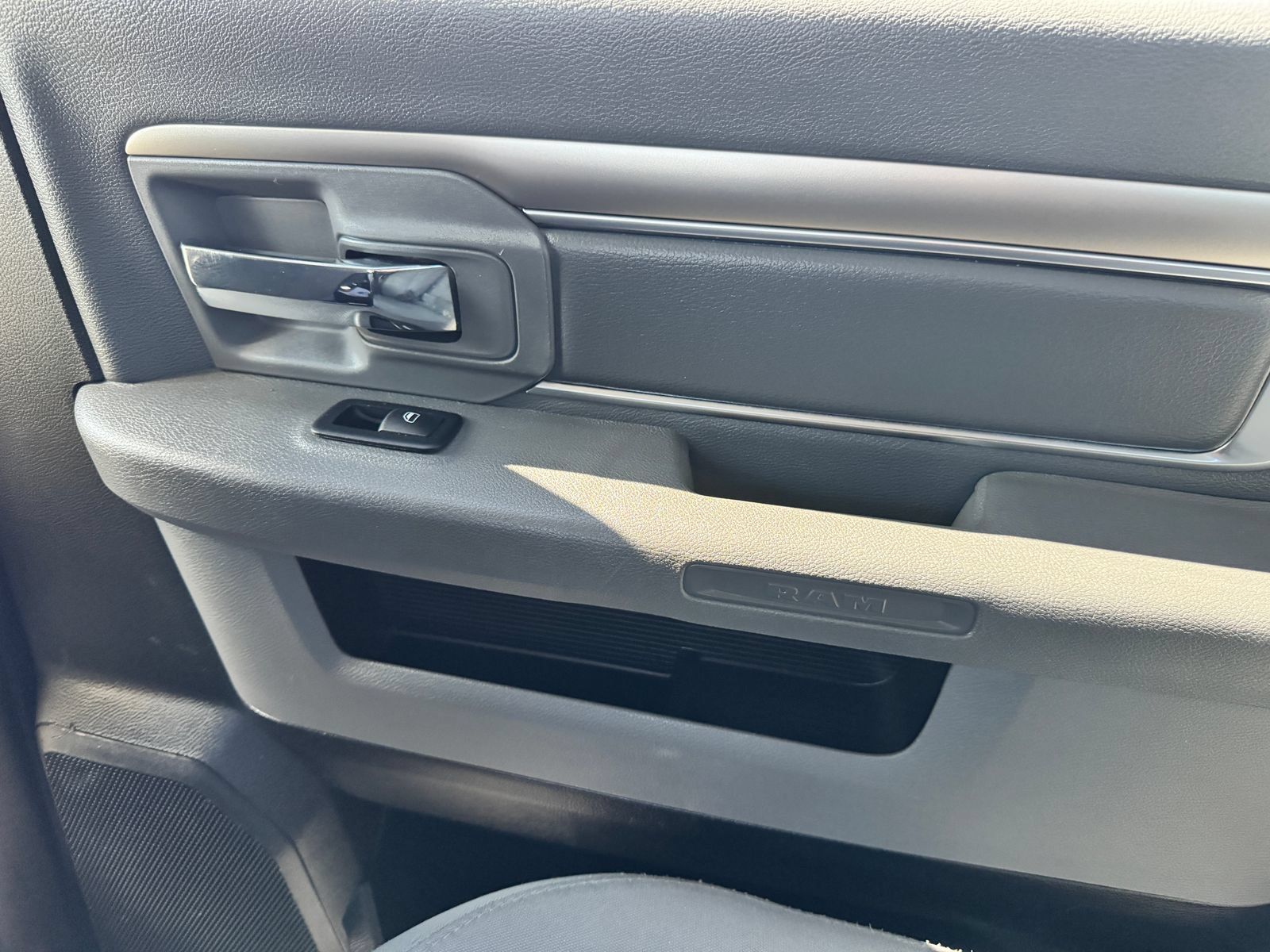 Used 2018 RAM 1500 Classic SLT AWD/4WD image 28