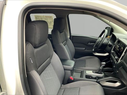 Used 2025 Nissan Frontier SV AWD/4WD image 29