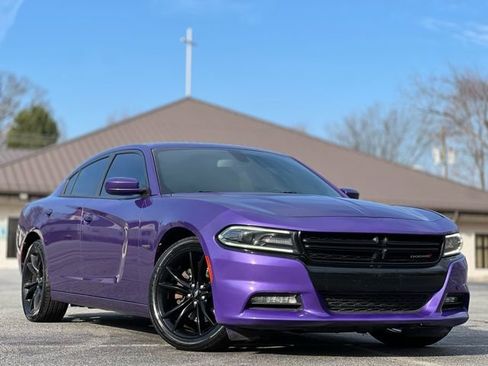 Used 2018 Dodge Charger R/T w/ Plus Group image 3
