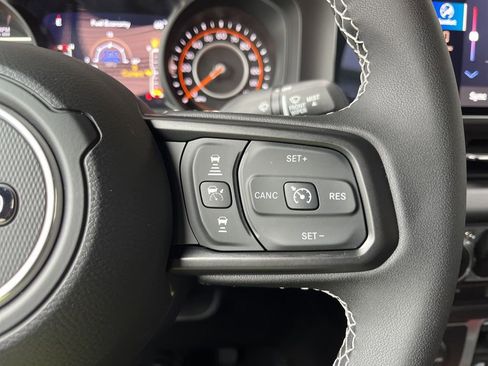 Used 2025 Jeep Wrangler Rubicon image 34