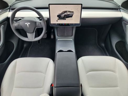Used 2024 Tesla Model Y Long Range AWD/4WD image 19