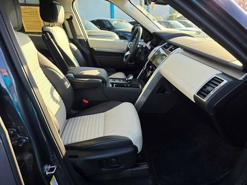 Used 2025 Land Rover Discovery Dynamic SE image 12