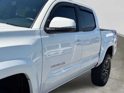 Used 2020 Toyota Tacoma TRD Sport AWD/4WD image 5