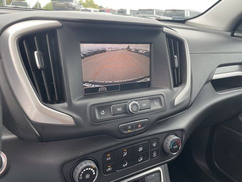 Used 2024 GMC Terrain SLE image 15