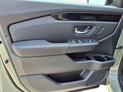 Used 2026 Honda Pilot TrailSport image 16