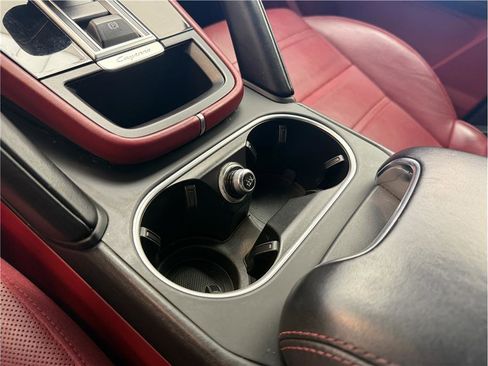 Used 2022 Porsche Cayenne E-Hybrid w/ Premium Plus Package image 24