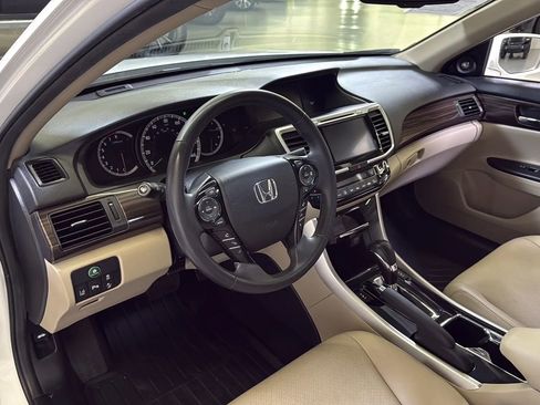 Used 2016 Honda Accord Touring image 12