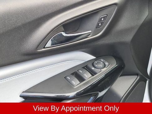 Used 2025 Chevrolet Trax LT w/ LT Convenience Package FWD image 22