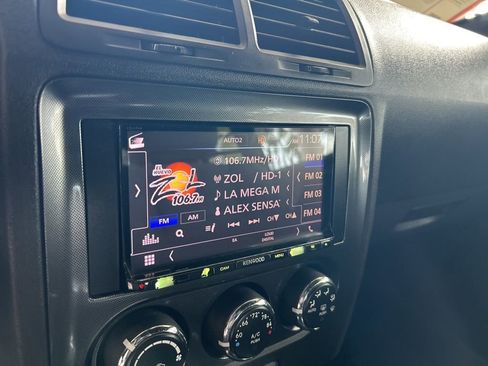 Used 2014 Dodge Challenger SXT image 7