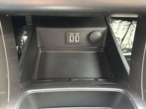 Used 2019 Ford Fusion SE FWD image 27