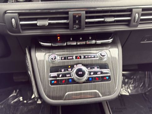 Used 2021 Lincoln Corsair Reserve w/ Equipment Group 201A image 9