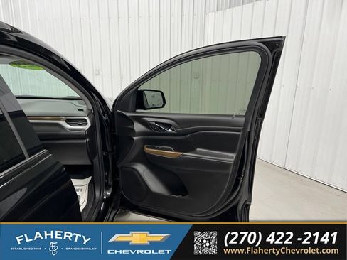 Used 2023 GMC Acadia SLE w/ Driver Convenience Package FWD image 14