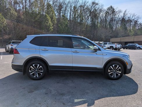 Used 2024 Volkswagen Tiguan S image 10