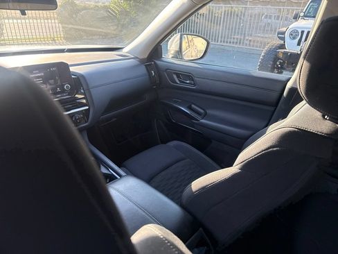 Used 2025 Nissan Pathfinder SV AWD/4WD image 24
