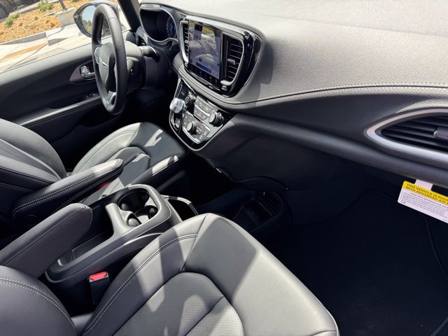 New 2026 Chrysler Pacifica Select FWD image 24