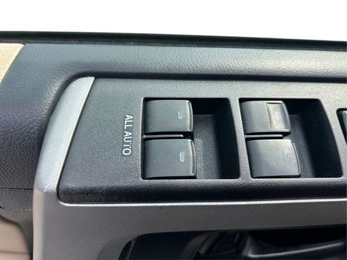 Used 2010 Toyota 4Runner SR5 w/ Convenience Pkg AWD/4WD image 41