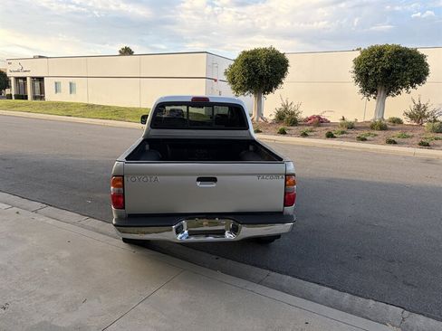 Used 2004 Toyota Tacoma PreRunner RWD image 5