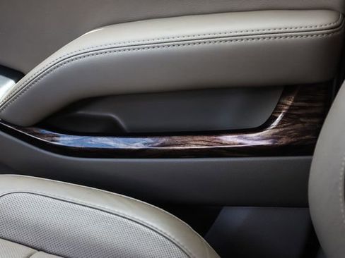 Used 2019 GMC Yukon SLT w/ Open Road Package image 33